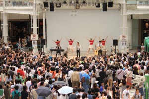 DEENがスクールメイツ風ダンサー従え生ライヴ！初披露の新曲「千回恋心!」で5,000人が熱狂ダンス！